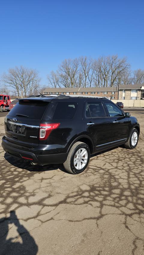 Vehicle photo 7