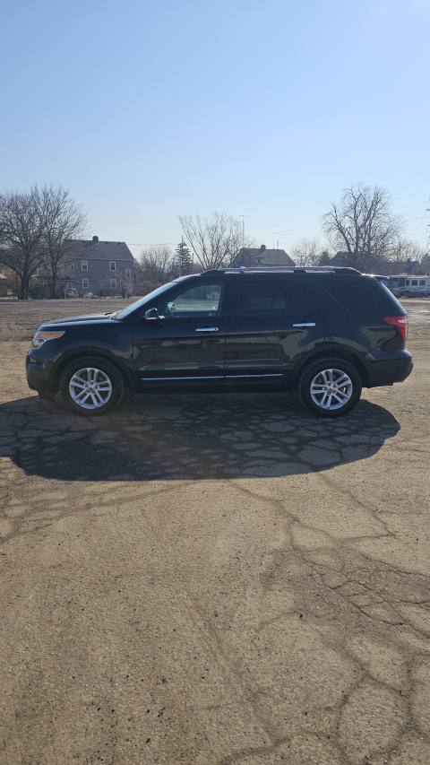Vehicle photo 4
