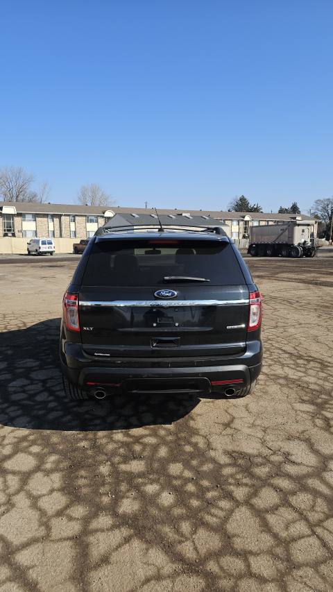 Vehicle photo 8
